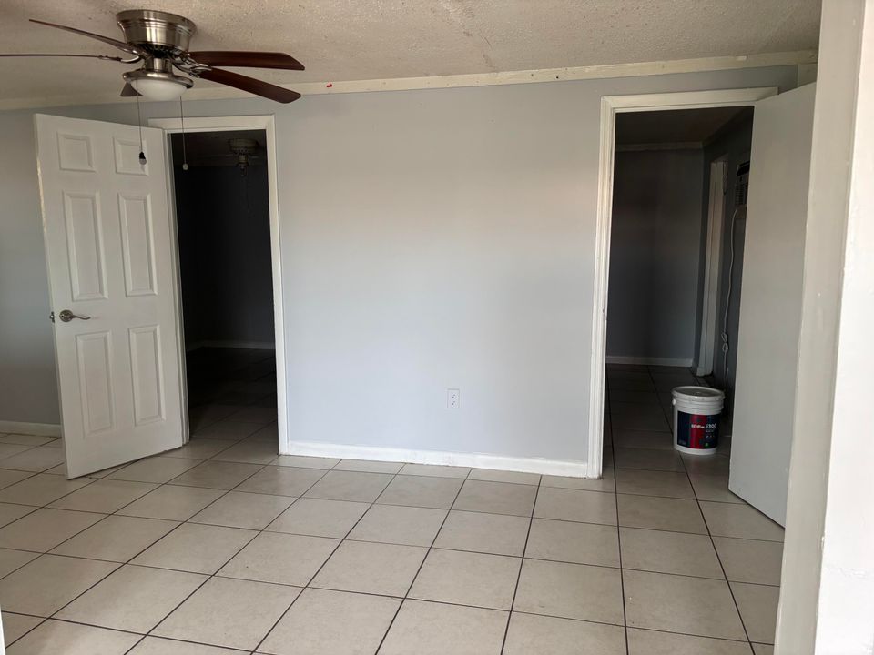 Active With Contract: $300,000 (2 beds, 1 baths, 800 Square Feet)