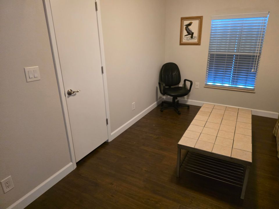 合同活跃: $238,000 (3 贝兹, 2 浴室, 1392 平方英尺)