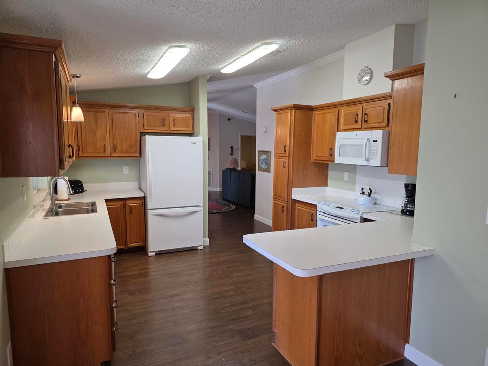 合同活跃: $238,000 (3 贝兹, 2 浴室, 1392 平方英尺)