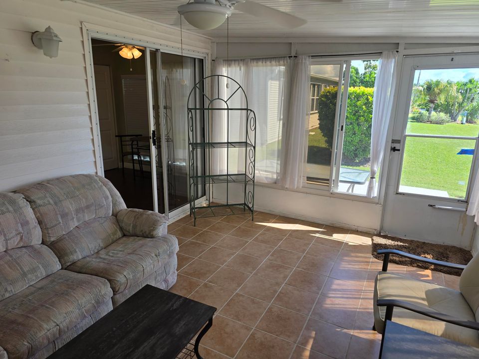 合同活跃: $238,000 (3 贝兹, 2 浴室, 1392 平方英尺)