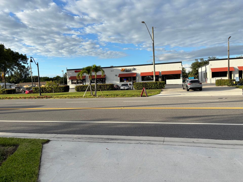 Active With Contract: $300,000 (2 beds, 1 baths, 800 Square Feet)