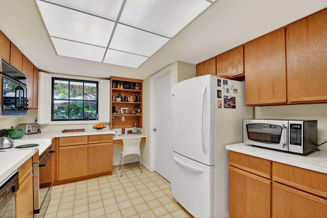 Active With Contract: $519,900 (3 beds, 2 baths, 2110 Square Feet)