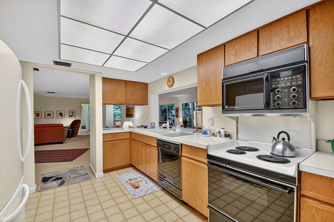 Active With Contract: $519,900 (3 beds, 2 baths, 2110 Square Feet)