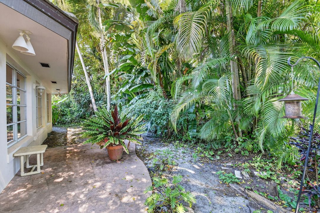 Active With Contract: $519,900 (3 beds, 2 baths, 2110 Square Feet)