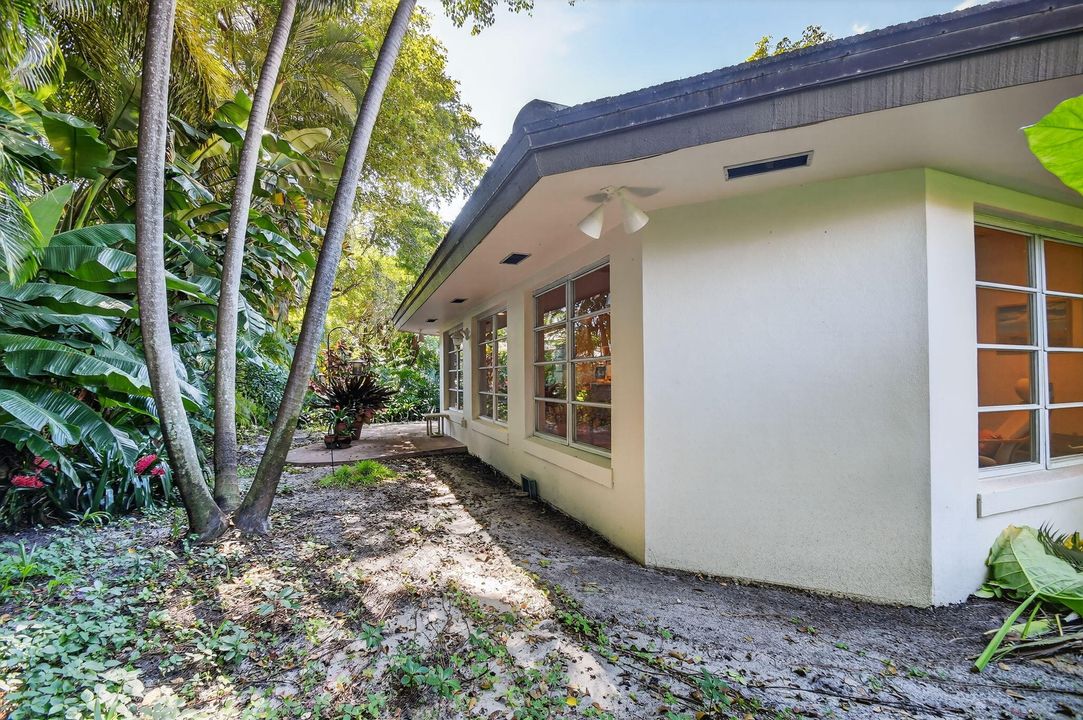 Active With Contract: $519,900 (3 beds, 2 baths, 2110 Square Feet)