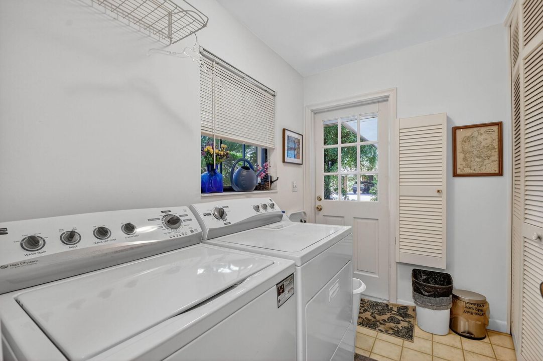 Active With Contract: $519,900 (3 beds, 2 baths, 2110 Square Feet)