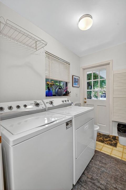 Active With Contract: $519,900 (3 beds, 2 baths, 2110 Square Feet)