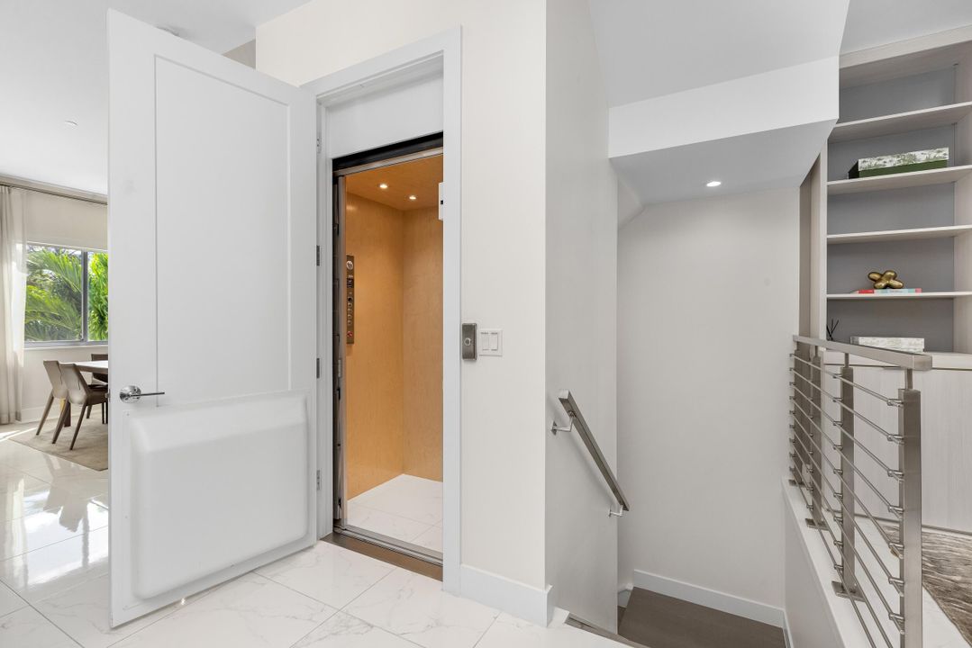 For Sale: $1,595,000 (3 beds, 3 baths, 2877 Square Feet)