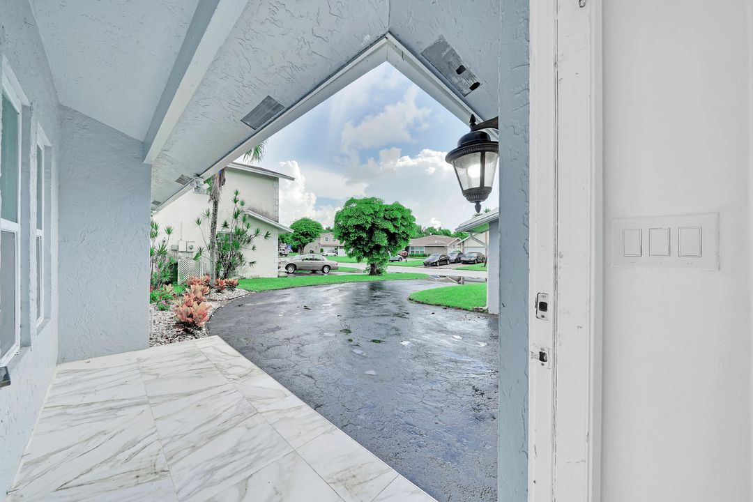 For Rent: $3,500 (3 beds, 2 baths, 1327 Square Feet)