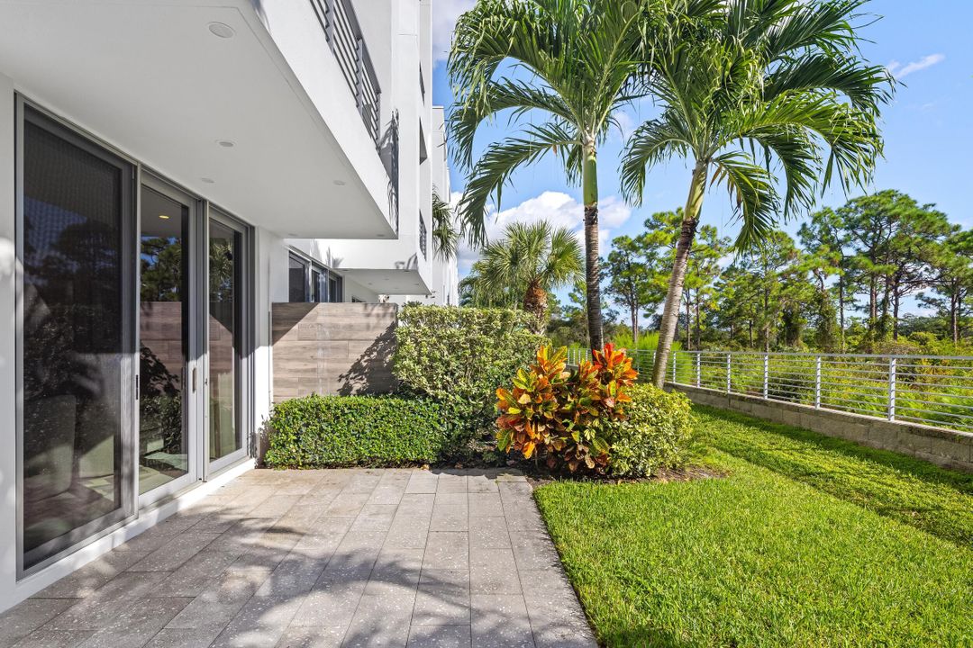 For Sale: $1,595,000 (3 beds, 3 baths, 2877 Square Feet)