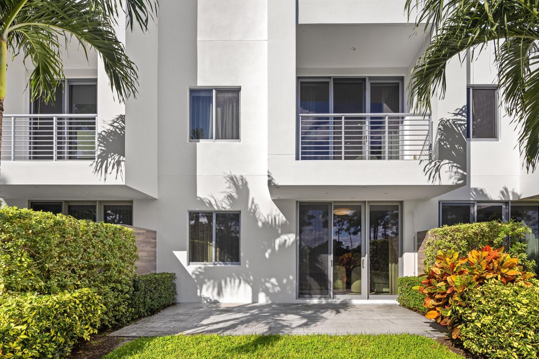 For Sale: $1,595,000 (3 beds, 3 baths, 2877 Square Feet)