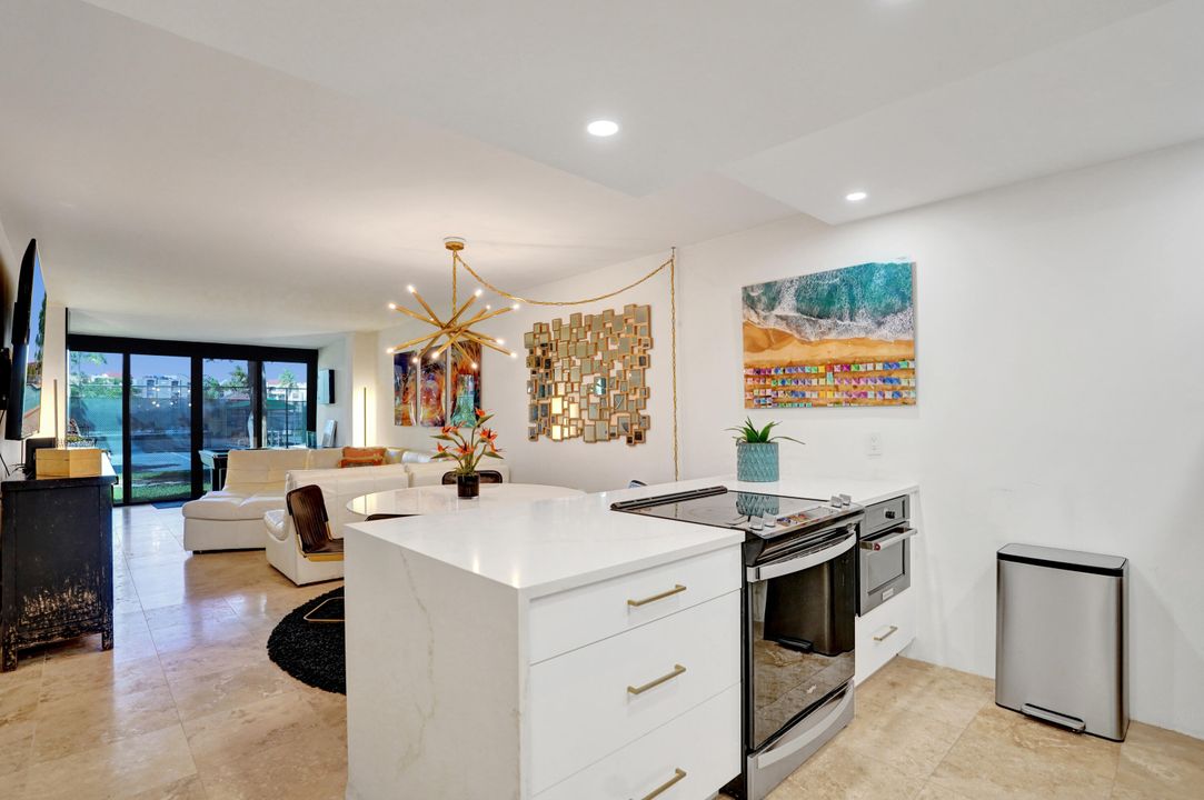 Active With Contract: $3,250 (2 beds, 2 baths, 1175 Square Feet)