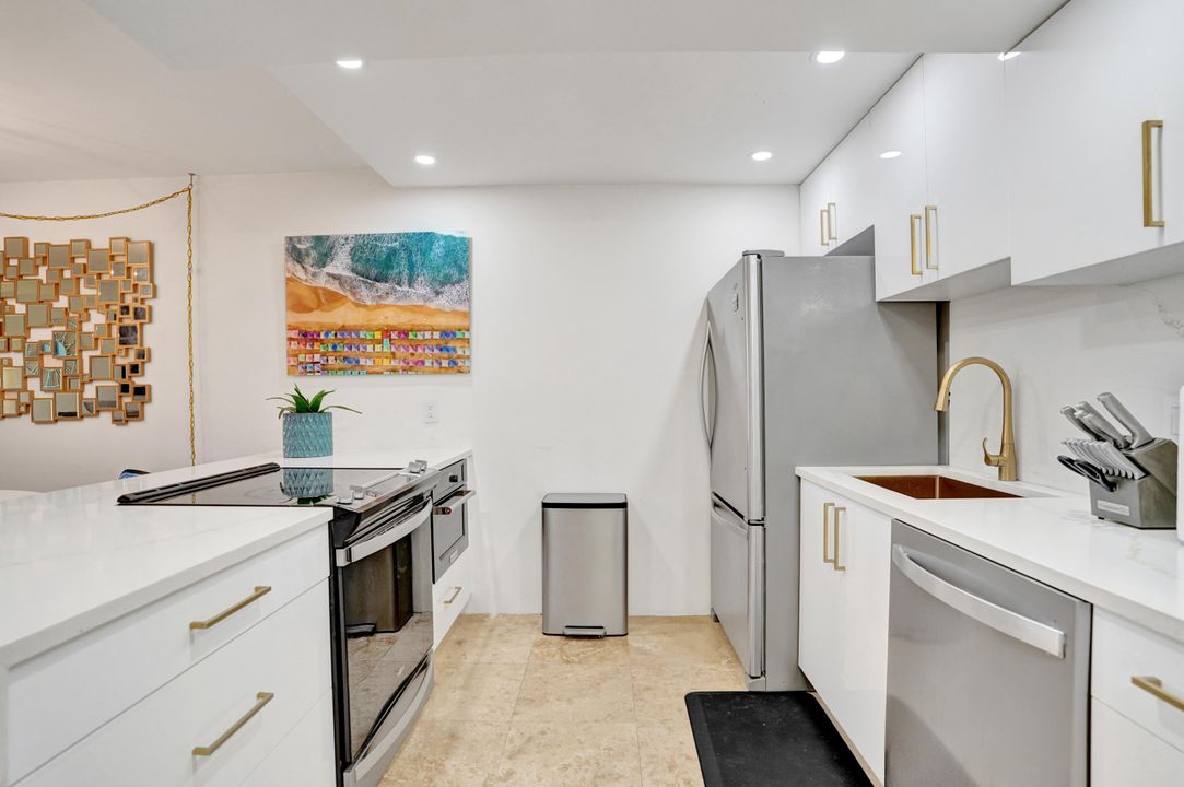 Active With Contract: $3,250 (2 beds, 2 baths, 1175 Square Feet)