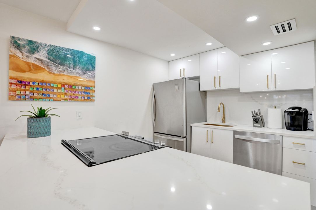 Active With Contract: $3,250 (2 beds, 2 baths, 1175 Square Feet)