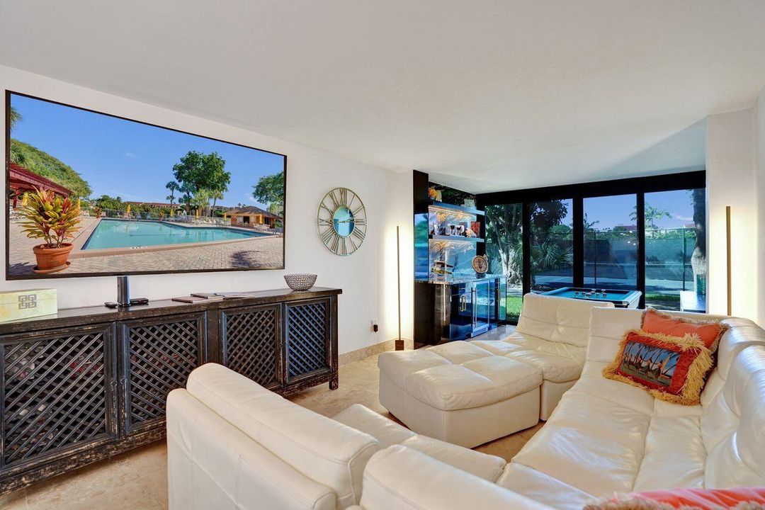 Active With Contract: $3,250 (2 beds, 2 baths, 1175 Square Feet)