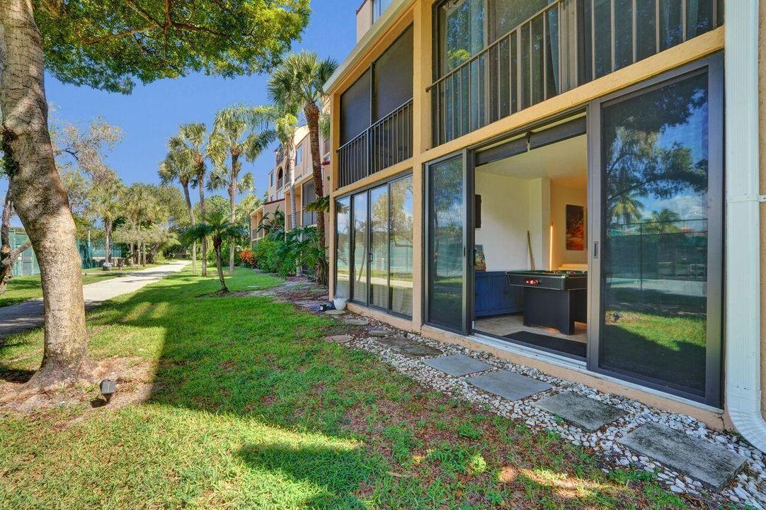 Active With Contract: $3,250 (2 beds, 2 baths, 1175 Square Feet)