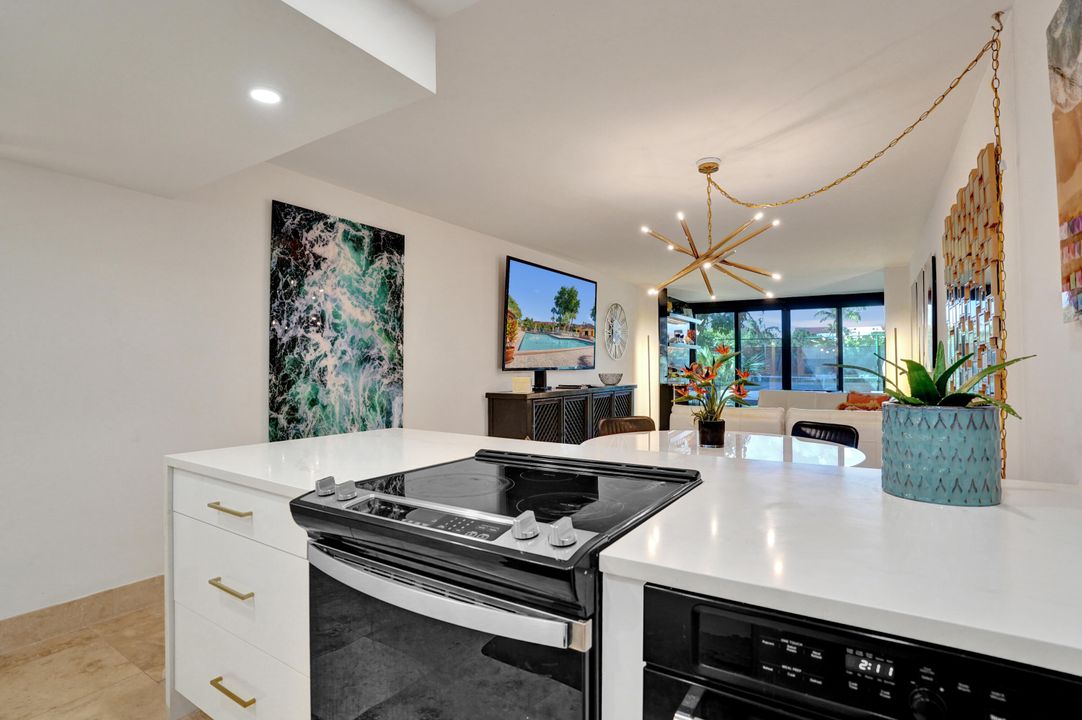 Active With Contract: $3,250 (2 beds, 2 baths, 1175 Square Feet)