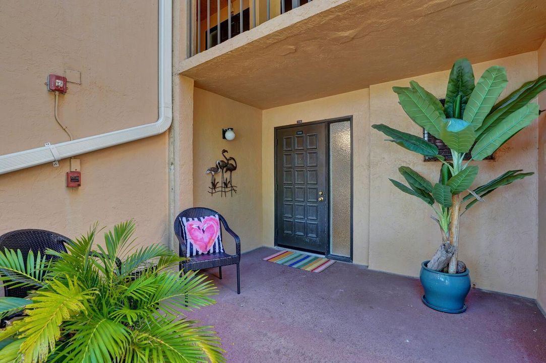 Active With Contract: $3,250 (2 beds, 2 baths, 1175 Square Feet)