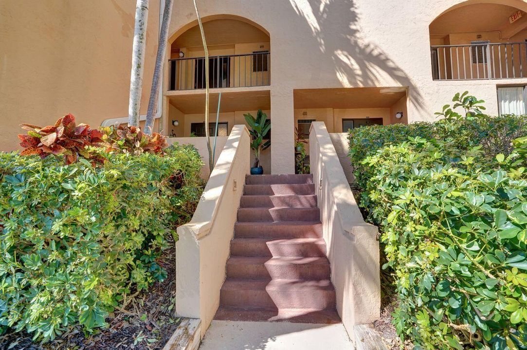 Active With Contract: $3,250 (2 beds, 2 baths, 1175 Square Feet)