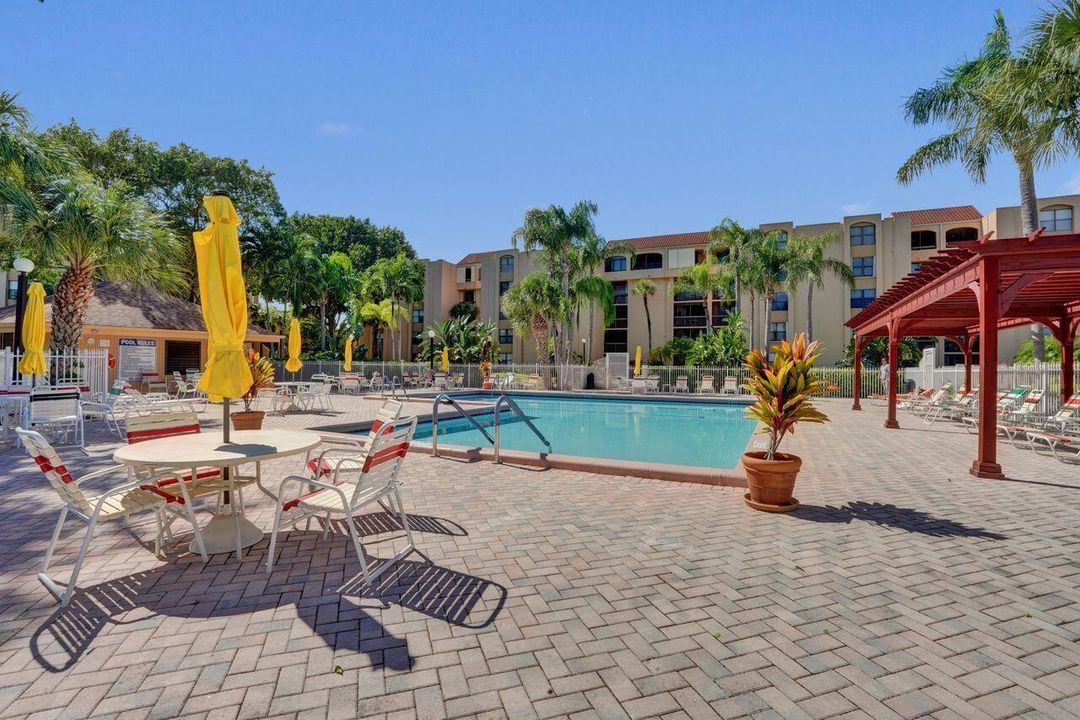 Active With Contract: $3,250 (2 beds, 2 baths, 1175 Square Feet)