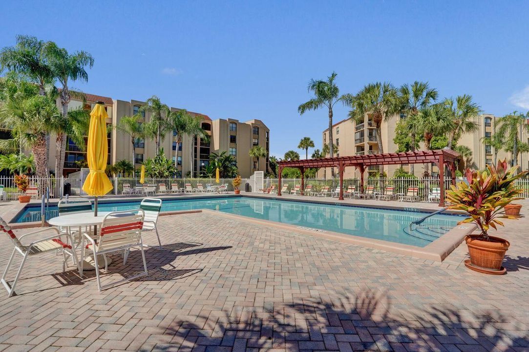 Active With Contract: $3,250 (2 beds, 2 baths, 1175 Square Feet)