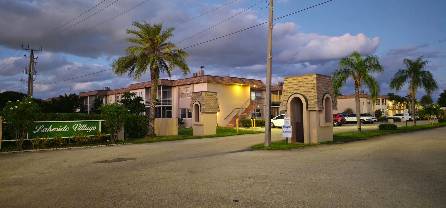 For Sale: $79,900 (1 beds, 1 baths, 901 Square Feet)