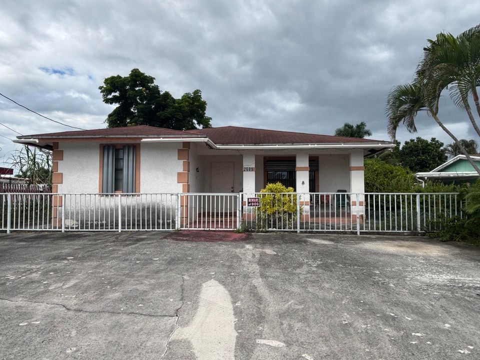 For Sale: $439,000 (3 beds, 2 baths, 1295 Square Feet)