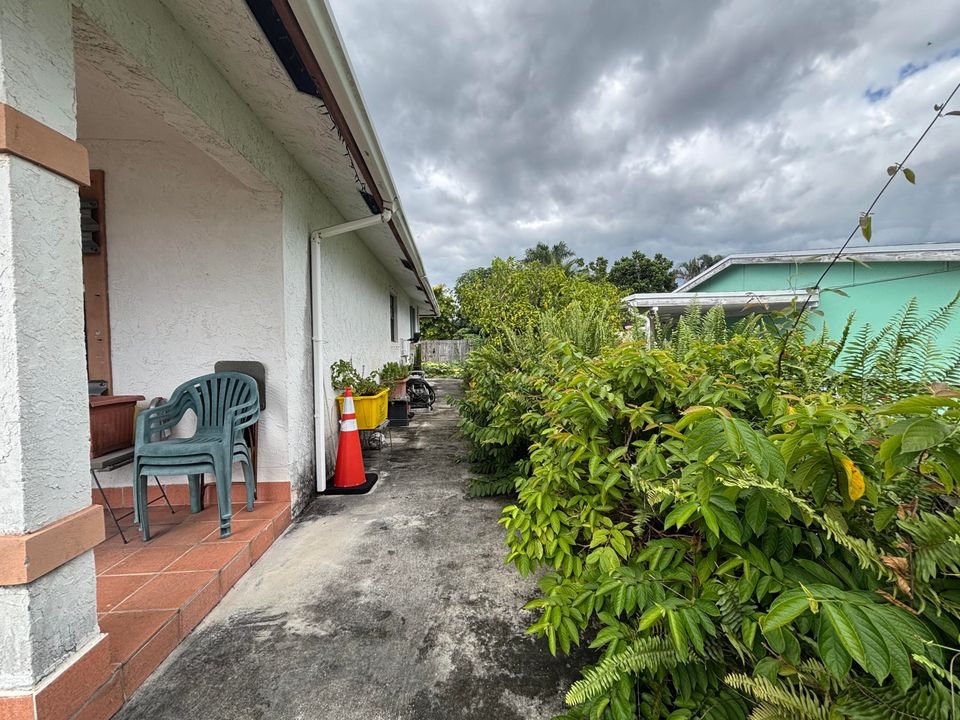 For Sale: $439,000 (3 beds, 2 baths, 1295 Square Feet)