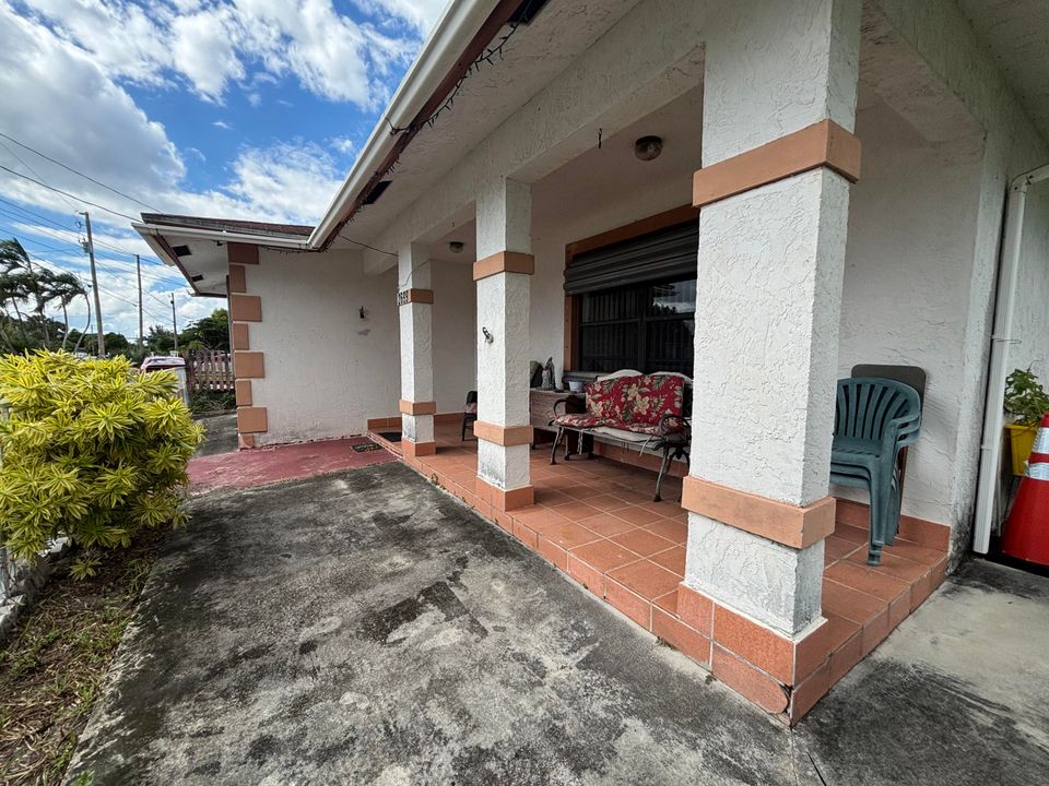 For Sale: $439,000 (3 beds, 2 baths, 1295 Square Feet)