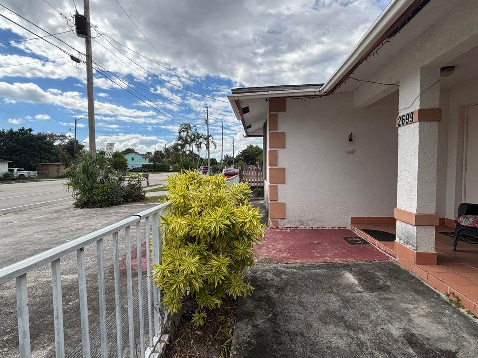 For Sale: $439,000 (3 beds, 2 baths, 1295 Square Feet)