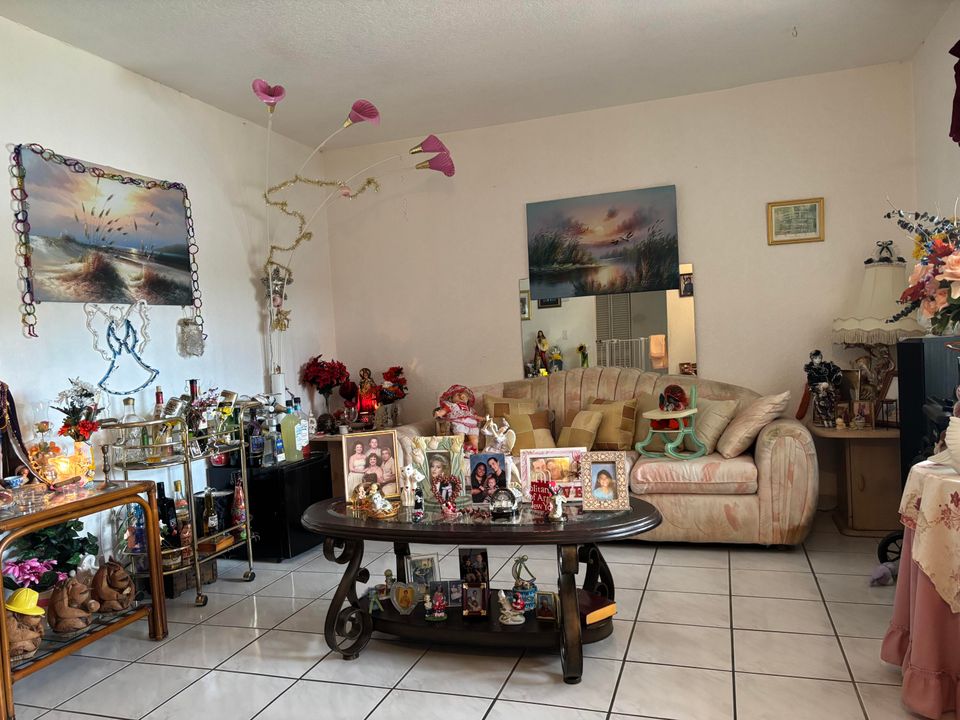 For Sale: $439,000 (3 beds, 2 baths, 1295 Square Feet)