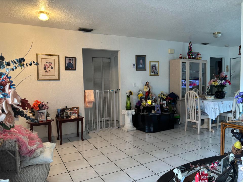 For Sale: $439,000 (3 beds, 2 baths, 1295 Square Feet)