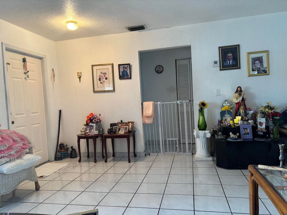 For Sale: $439,000 (3 beds, 2 baths, 1295 Square Feet)