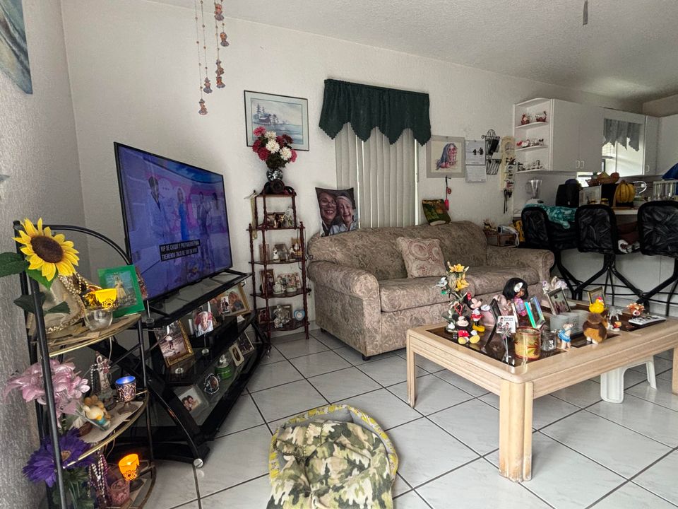 For Sale: $439,000 (3 beds, 2 baths, 1295 Square Feet)