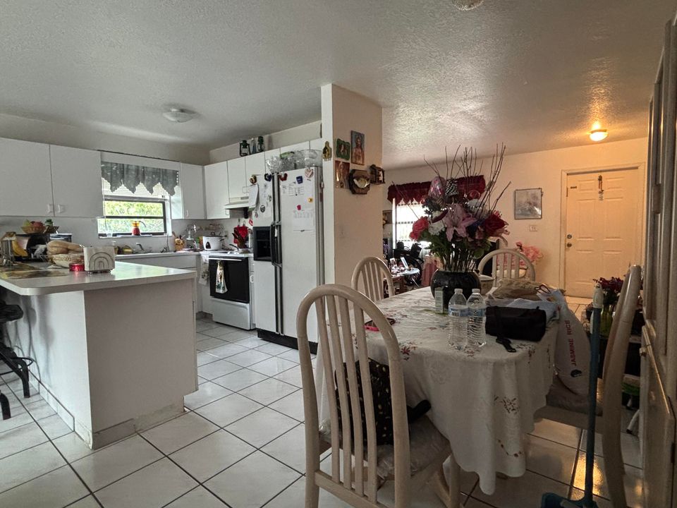 For Sale: $439,000 (3 beds, 2 baths, 1295 Square Feet)