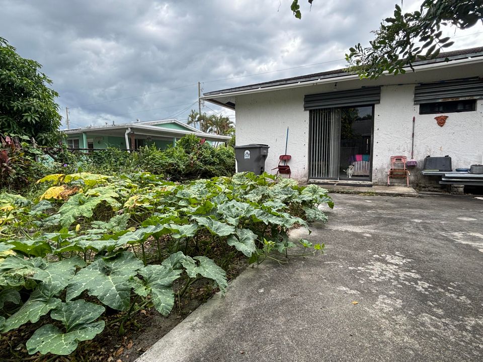 For Sale: $439,000 (3 beds, 2 baths, 1295 Square Feet)