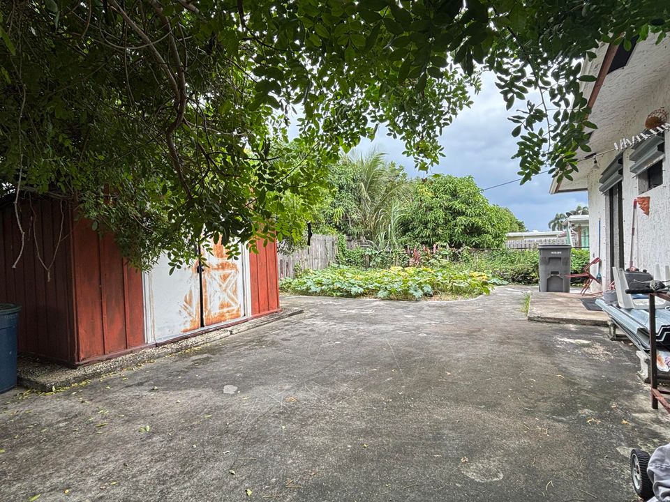 For Sale: $439,000 (3 beds, 2 baths, 1295 Square Feet)