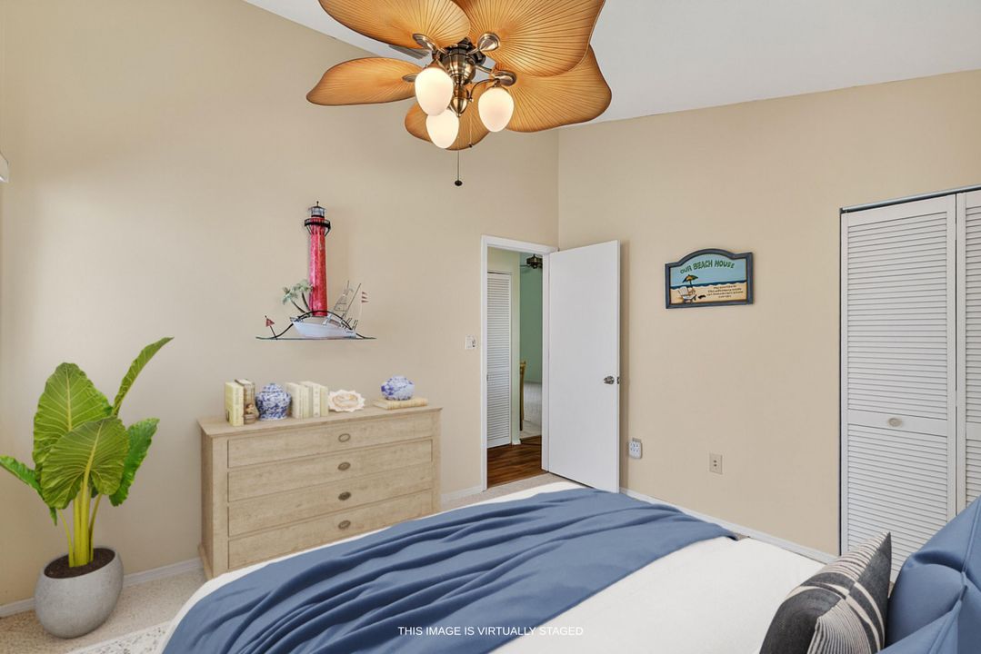 На продажу: $239,000 (2 спален, 2 ванн, 1060 Квадратных фут)