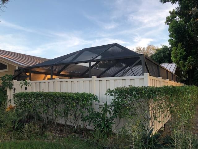 Activo con contrato: $2,800 (3 camas, 2 baños, 1276 Pies cuadrados)