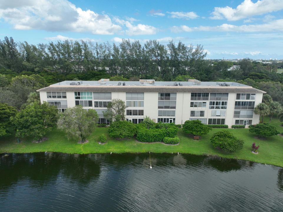 For Sale: $198,500 (2 beds, 2 baths, 1210 Square Feet)