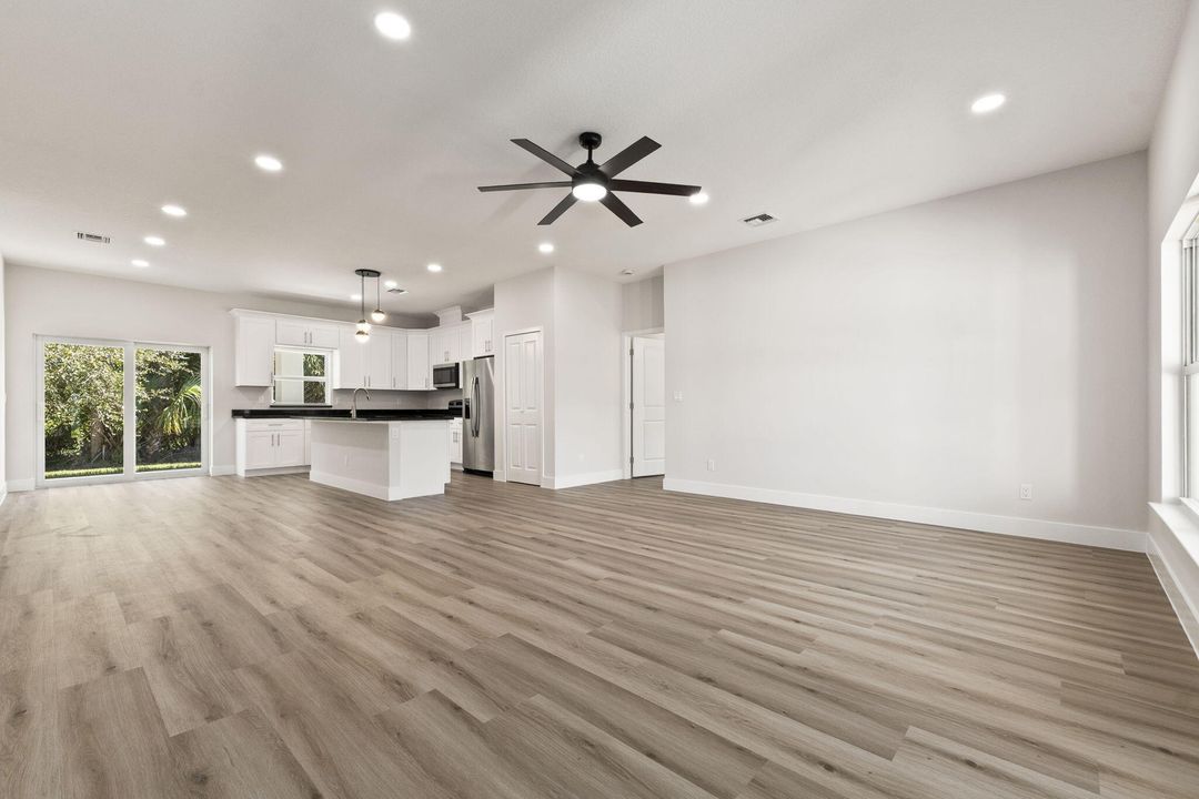 На продажу: $509,900 (4 спален, 2 ванн, 2250 Квадратных фут)