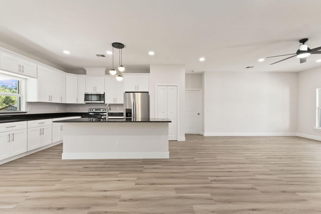 На продажу: $509,900 (4 спален, 2 ванн, 2250 Квадратных фут)