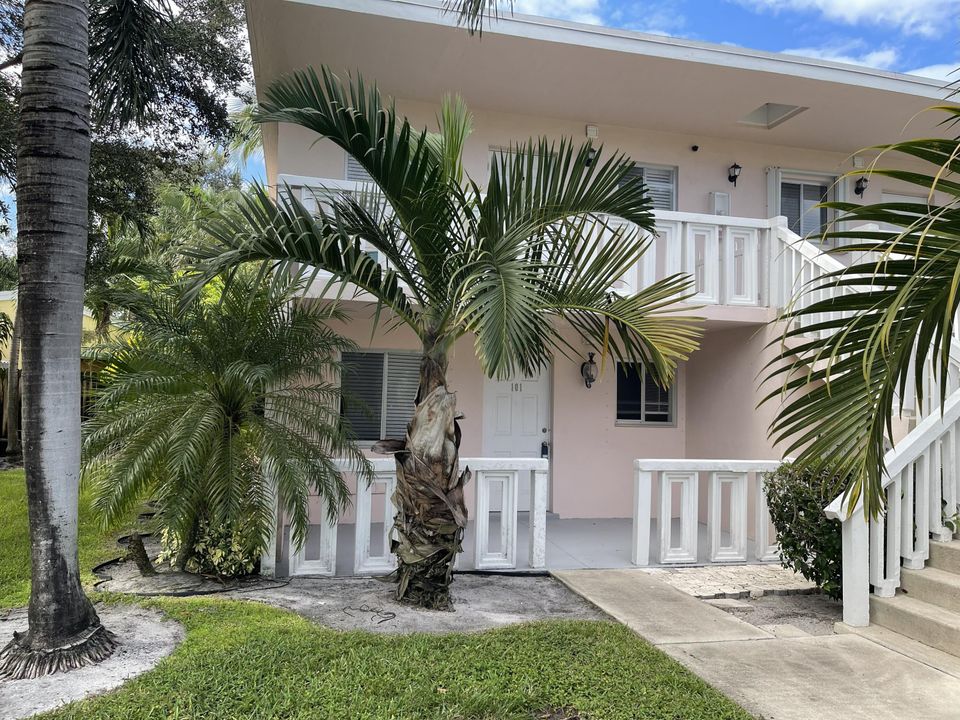 Recently Rented: $1,725 (1 beds, 1 baths, 578 Square Feet)