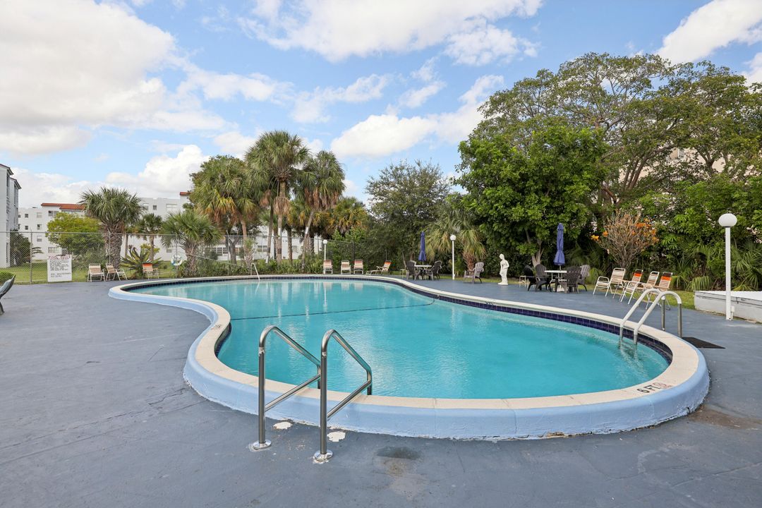 For Sale: $90,000 (2 beds, 2 baths, 1010 Square Feet)