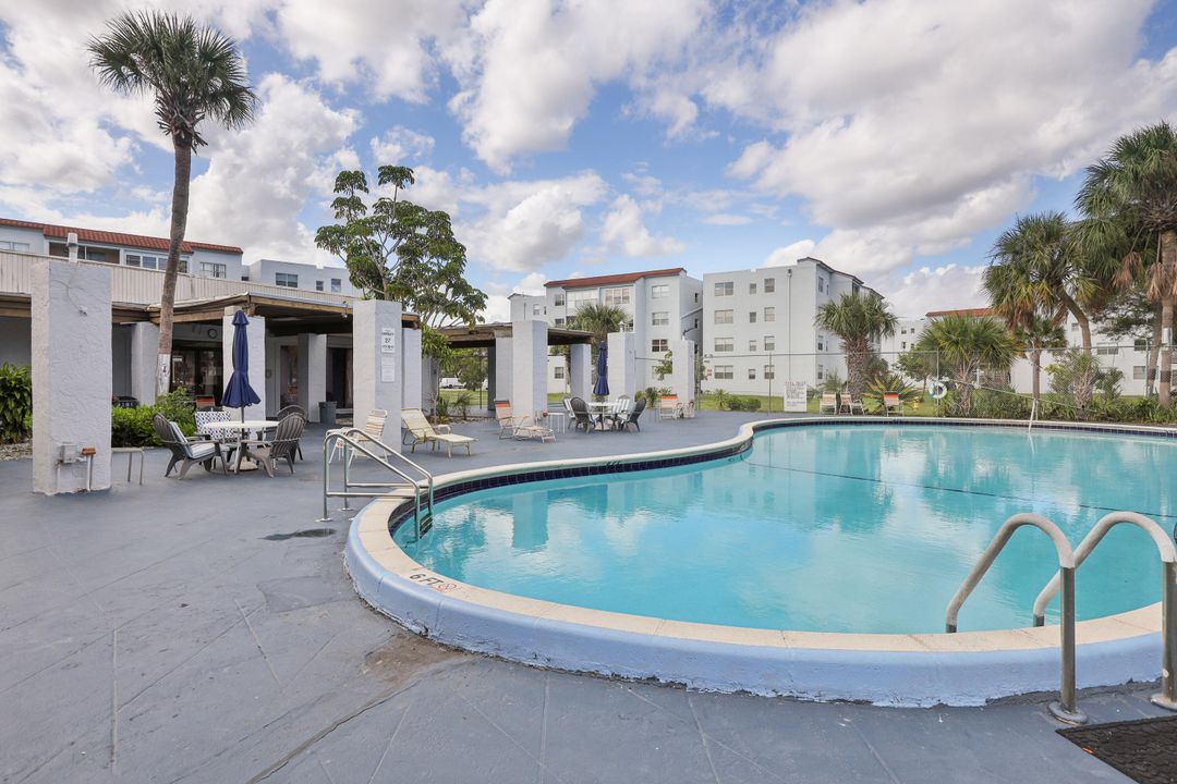 For Sale: $90,000 (2 beds, 2 baths, 1010 Square Feet)