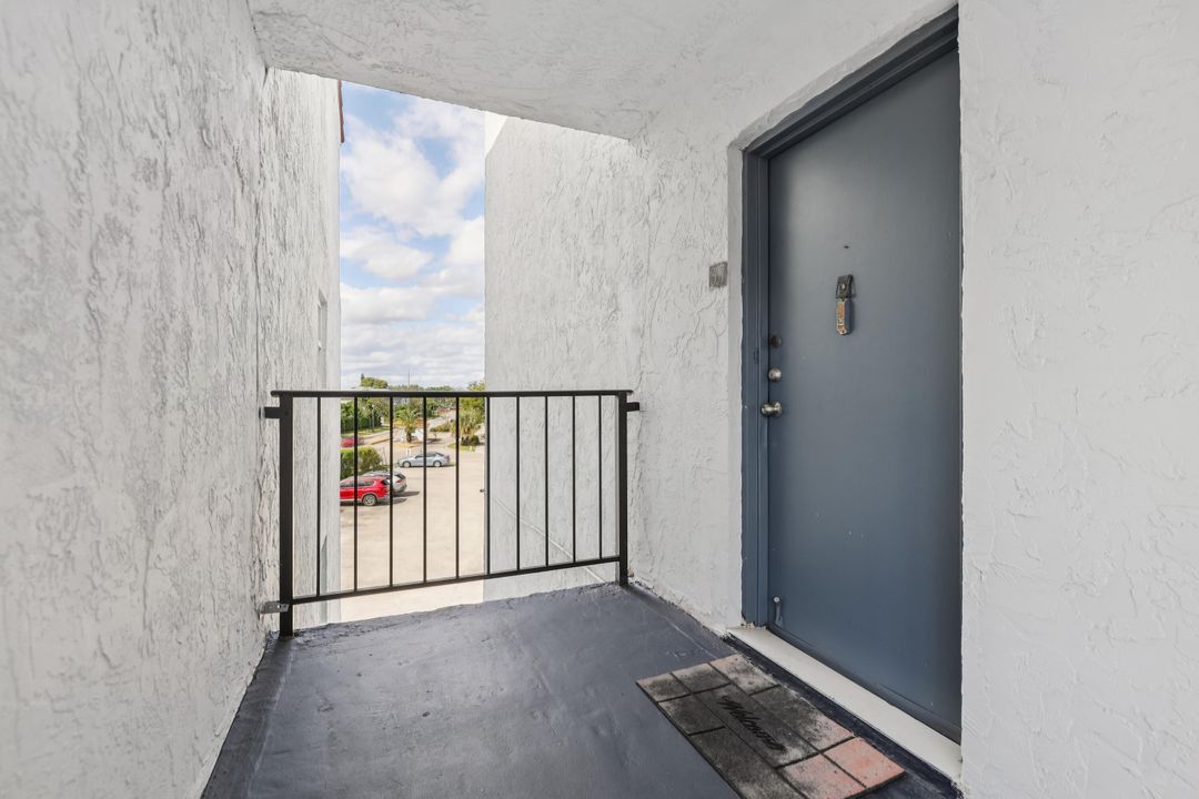 For Sale: $90,000 (2 beds, 2 baths, 1010 Square Feet)