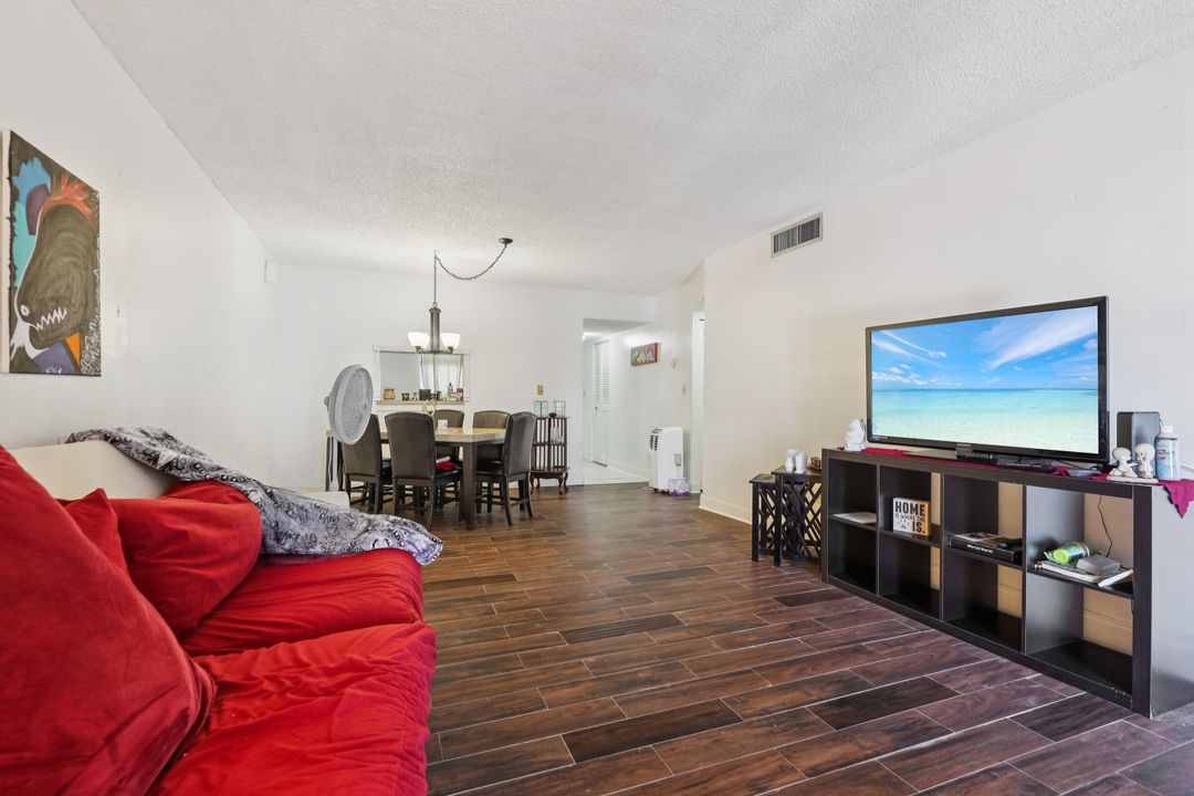 For Sale: $90,000 (2 beds, 2 baths, 1010 Square Feet)