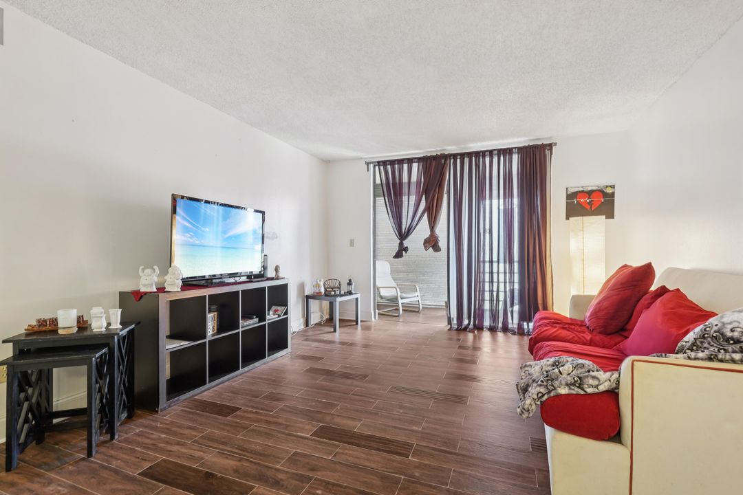 For Sale: $90,000 (2 beds, 2 baths, 1010 Square Feet)