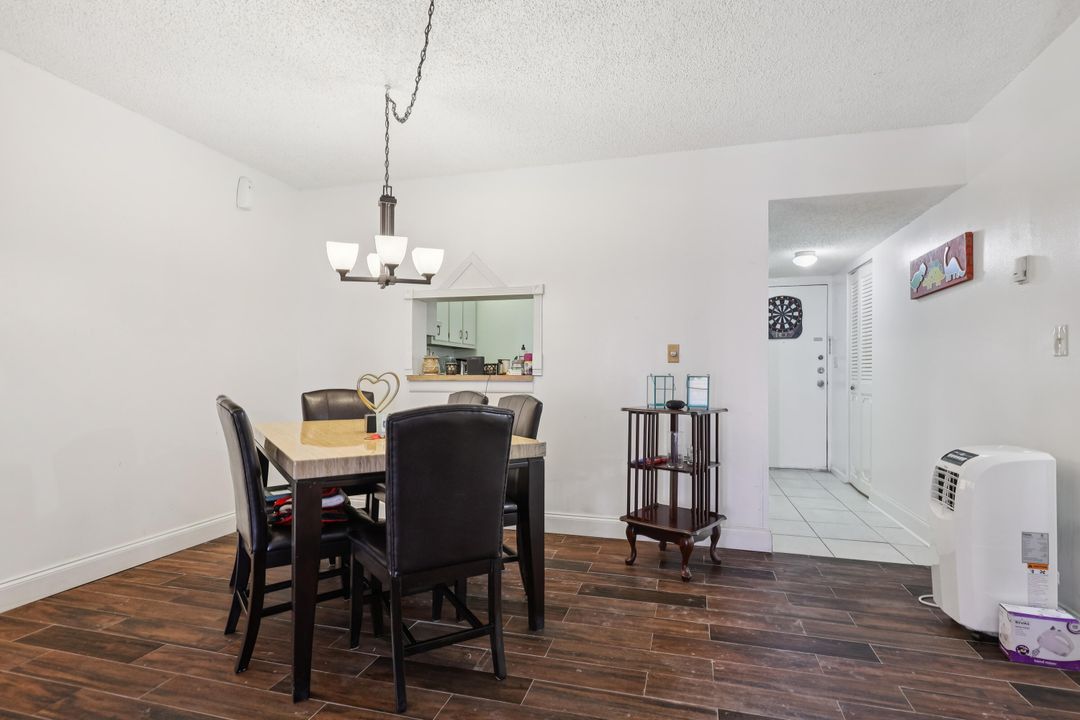 For Sale: $90,000 (2 beds, 2 baths, 1010 Square Feet)