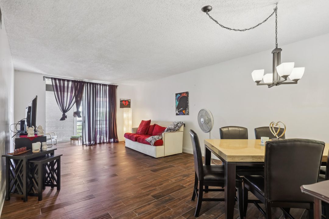 For Sale: $90,000 (2 beds, 2 baths, 1010 Square Feet)